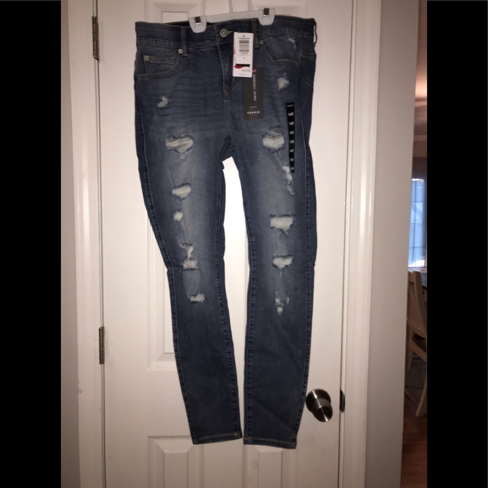 Torrid 14r bombshell skinny NWT